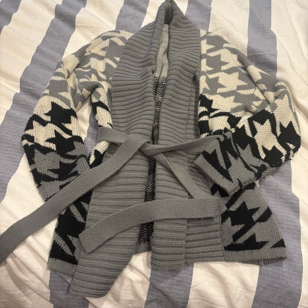 Women’s Cozy Houndstooth Cardigan Sweater